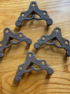 VICTORIAN STYLE cast iron corner braces, VINTAGE - SET OF 4